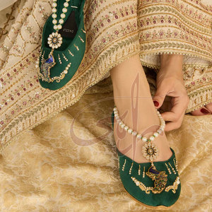 Calzado Khussa para Mujer de Alta Calidad, Antideslizante, con Estampado Personalizado, Color y Talla a Medida, Suela de Cuero Genuino y Parte Superior de Terciopelo - Product Image 3