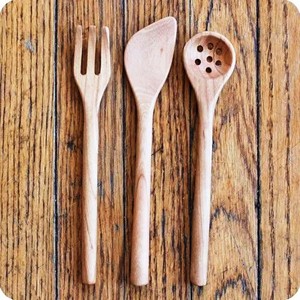 Juego de cucharas de madera y resina, juego de servidores de ensalada de madera natural con 2 volteadores, utensilios sostenibles hechos a mano - Product Image 2
