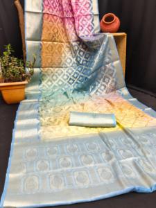 Seda suave de nuevo diseñador con un sari de impresión digital completo para la venta en línea - Product Image 2