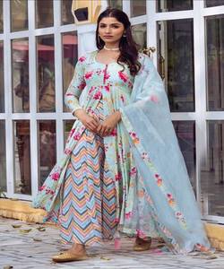 Armonía cultural: Fusión de Salwar Kameez indio y pakistaní de estilos indios y paquistaníes, creando una mezcla armoniosa en la moda - Product Image 3