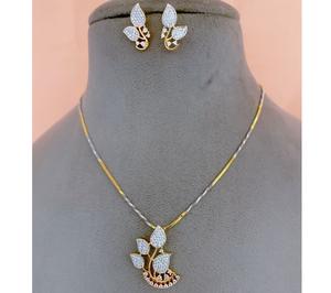 Conjunto de Collar y Pendientes con Piedras de Circonita Cúbica, Estilo Moderno y Elegante, en Oro y Plata Pulida, para Mujer, para Fiestas - Product Image 1