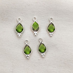 Dijes de Peridoto Cuarzo en Forma de Pera con Bisel, Dijes de Peridoto Cuarzo Tallados en Briolette Hechos a Mano con Bisel de Plata de Ley para Fabricación de Joyería, Dijes al por Mayor - Product Image 1