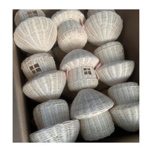 Bolas Decorativas de Ratán Vietnamita Ecológicas y Coloridas, Hechas a Mano, para Decoración Navideña, Variedad de Tamaños y Formas - Product Image 1