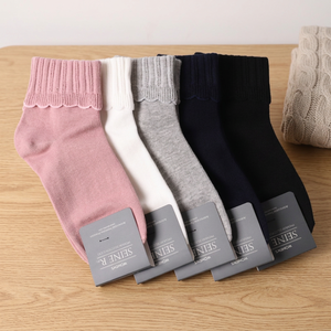 Chaussettes mi-mollet décoratives à bordure picot pour femme, en mélange de coton, ajoute une touche élégante à toute tenue avec tricot côtelé - Product Image 1