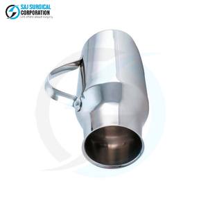 Urinoir masculin manuel en acier inoxydable de qualité hospitalière réutilisable pour les soins aux patients alités avec conception de poignée sécurisée - Product Image 2