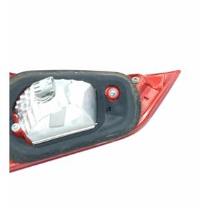 STOP ARRIÈRE DROIT INTEGRÉ À LA PORTE TOYOTA Auris Series (E180) 1ND-TV (12>18) - Product Image 4