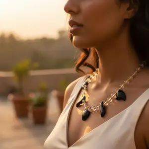 Collar llamativo de ónix negro y cuarzo transparente para mujer, elegante joyería de cristal - Product Image 1