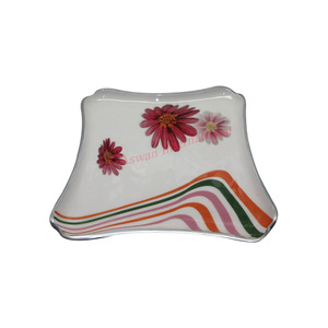 Forme carrée fabriquée en Inde Blanc et Or Plateau de service en métal moulé de haute qualité Vaisselle et articles de service personnalisables à vendre - Product Image 4