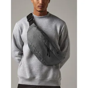Sac de merchandising personnalisé surdimensionné à porter en bandoulière pour équipement de randonnée et sac étanche - Product Image 1