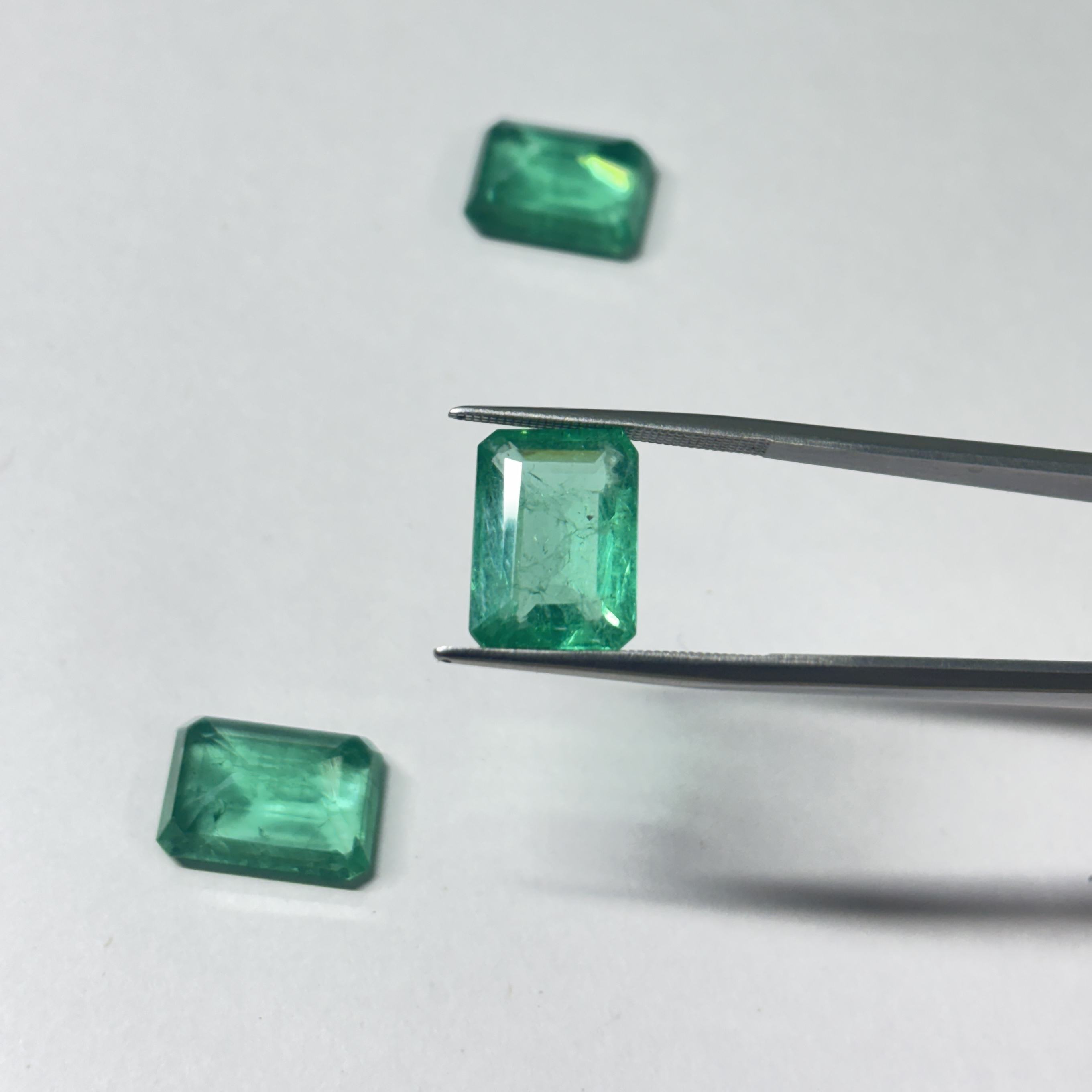 สีเขียวมรกต