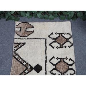 Tapis turc vintage en laine, 1,9 x 3,1 pieds, petit format, patchwork blanc écologique avec envers en latex - Product Image 3