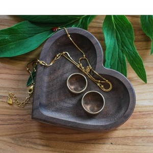 Plateau organisateur de bijoux en bois pour bagues et boucles d'oreilles, plateau de présentation, plateau de service, fait à la main, 100% matériau organique - Product Image 6