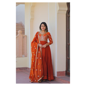 Robe Georgette Anarkali de haute qualité pour femmes Look élégant et élégant disponible à des prix abordables de l'Inde - Product Image 1