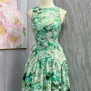 Robe élégante pour femmes à col et manches courtes, alliant parfaitement élégance, confort, décontracté et formel pour divers événements, maxi en soie - Product Image 2