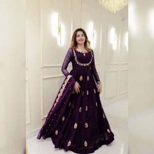 Salwar Kameez Traditionnel de Soirée pour Femme, en Georgette Marron, avec Broderie de Séquence, Dupatta Réversible, Séchage Rapide - Product Image 1