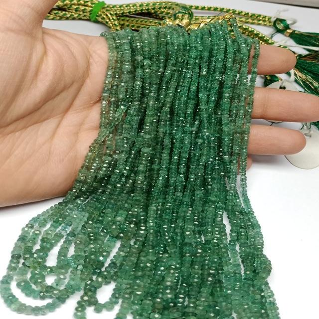 สีเขียว