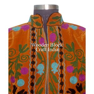 Nueva Chaqueta de Terciopelo Bordada a Mano, Estilo Boho Suzani, Abrigo Floral, Ropa de Abrigo Bohemia para Festivales, Chaqueta Cálida de Invierno, Regalo para Mujer - Product Image 4