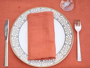 ผ้าเช็ดปากฝ้าย100% ออกแบบได้เองสีส้มสนิมสำหรับงานแต่งงานคริสต์มาสโต๊ะค็อกเทล - Product Image 3