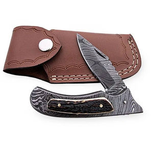 Couteau pliant de survie en plein air fait main à prix abordable, avec étui en cuir, manche en bois et lame en acier Damas - Product Image 1