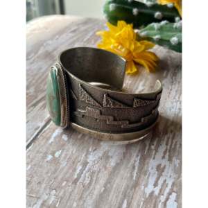 Bracelet manchette vintage Navajo en turquoise Royston et argent sterling, fait main par des artistes indigènes - Product Image 4