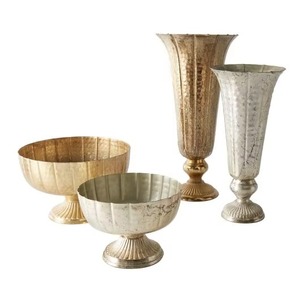 Jarrones de flores de Metal de diseño elegante con oro brillante pulido para decoración del hogar Decoración de mesa Suministros de decoración de lujo para el hogar - Product Image 1