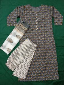 Costume islamique élégant pakistanais Sharara pour les femmes musulmanes avec Kameez court cousu et Dupatta brodé pour Eid Wear - Product Image 5