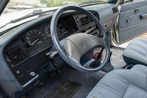 Toyota Pickup Deluxe Xtracab 4x4 de 1991 en Excelente Estado - Product Image 3