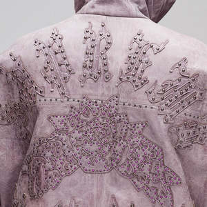 Veste à capuche en cuir véritable sur mesure de haute qualité pour homme, broderie tendance, strass, style universitaire, motif de lettres - Product Image 4