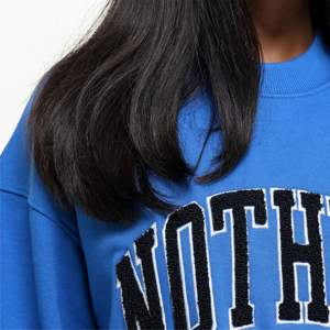 Sudadera Varsity Blue de gran tamaño de alta calidad para hombres y mujeres con ajuste relajado y tela cómoda - Product Image 2