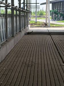 แผ่นยางรองพื้นสำหรับโคแบบหนาพิเศษ ทนทาน ป้องกันการลื่น ให้ความสบาย ใช้ในโรงรีดนม พื้นที่พักพิง คอกแบบฟรีสตอล โรงเรือน ช่วยเพิ่มสุขอนามัยของโค - Product Image 6