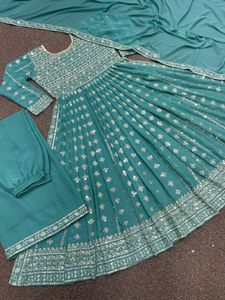 Readymade hint pullu işlemeli Sharara Gharara Kurti seti, Georgette kumaş, pakistan tasarımcı etnik giyim 3 adet Set - Product Image 5