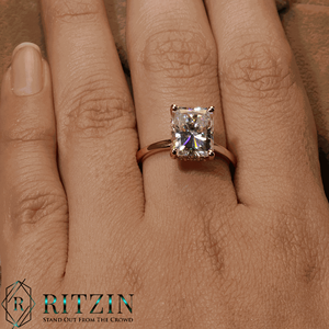 Anillo de compromiso de estilo Halo oculto de diamante de corte radiante para mujer - Product Image 3