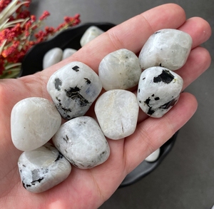 White Tumbled Moonstone Stones Polished <b>Natural</b> <b>Crystal</b> For Home Decoration Feng Shui Stone Collection - Product Image 3