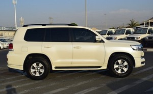 CHEAP FAIRLY USED 2015 2016 2017 2018 2019 LEFT HAND DRIVE RIGHT HAND DRIVE TOYOTA LAND CRUISER V8 for <b>SALE</b> - Product Image 3