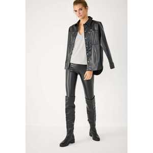 เสื้อยืดคอวีแบบเรียบหรู - Product Image 3