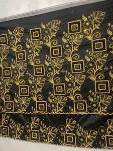 Producto de encaje bordado George Wrapper hecho a mano con un toque decorativo único - Product Image 5