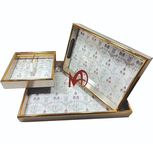 Nueva bandeja de vidrio de diseño abstracto bandeja de servicio de color de borde dorado con asas vidrio de aspecto de lujo - Product Image 2