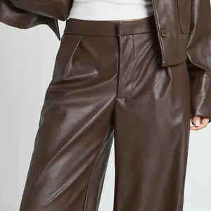 Leggings en cuir véritable tendance 2025 pour femmes, taille haute, respirants, écologiques, tissés en satin, entièrement personnalisés avec logo sur mesure - Product Image 4