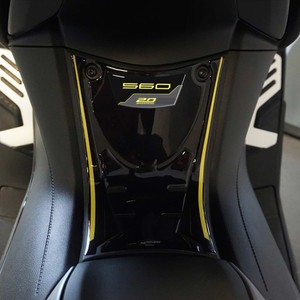 Adesivi 3D Personalizzati per Poggiapiedi Anteriore Compatibili con Yamaha Tmax 560 20° Anniversario - Product Image 1