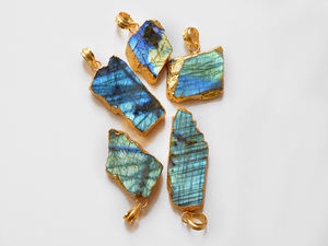 Labradorita de fuego múltiple natural, colgante chapado en oro galvanizado, piedra preciosa, labradorita de fuego múltiple, piedra colgante hecha a mano - Product Image 2