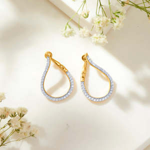 Pendientes de Oro Dew Whisper con Diamantes y Circonitas para Regalos de Boda, Fiesta o Compromiso - Product Image 1
