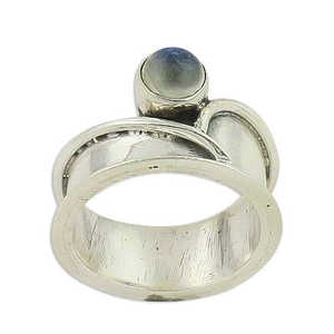 Bague en argent pour femme avec pierre précieuse topaze bleue, taille ovale, sertie en bélière, plaquée rhodium, bijou statement avec incrustation de perle bleue - Product Image 3