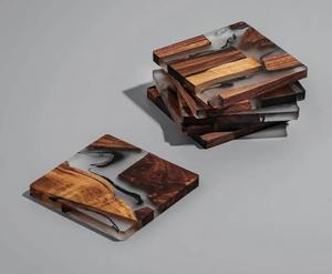 Posavasos de Madera y Resina Hechos a Medida para Proteger la Superficie de su Mesa u Otros Artículos Similares, con un Aspecto Elegante y Premium, Juego de 4 - Product Image 1