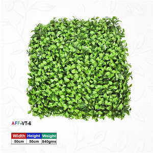 Panel de follaje de césped artificial verde y exuberante, material de PE duradero y ecológico, 50 cm de altura, para uso en jardín vertical interior. - Product Image 1