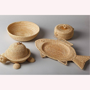 Chemin de table et décor en raphia Artisan 2025 Boho-Chic fait à la main en rotin et jonc de mer Accent de maison pour des paramètres de table élégants - Product Image 4