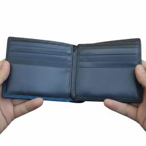 Cartera Bifold de Cuero Premium en Dos Tonos Azul Oscuro y Azul Verde Azulado para Hombre con Múltiples Ranuras para Tarjetas, Ventana para Identificación y Bolsillo con Cremallera para Monedas - Product Image 3