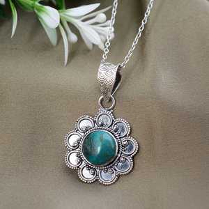 Nouveau design Collier pendentif fleur bohème en laiton tribal pour femme, plaqué argent, avec pierre précieuse florale, vente en gros - Product Image 2