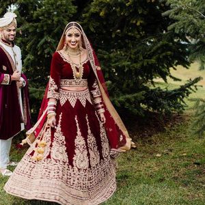 NEW---INDIAN/ปากีสถานกำมะหยี่ KOTI กับ LEHENGA ชุดประดับด้วย DABKA สวยงาม,หินลูกปัดแก้วทำงานสำหรับงานแต่งงาน @ 2022 - Product Image 1