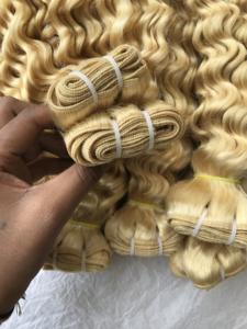 Indio al por mayor proveedor Remy 100% sin procesar virgen templo cabello humano 26 profundo rizado Rubio 613 Paquete de Indio Extensión - Product Image 6