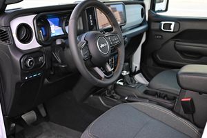 Jeep Wrangler Sport S 4xe Usado 2024 - Product Image 5